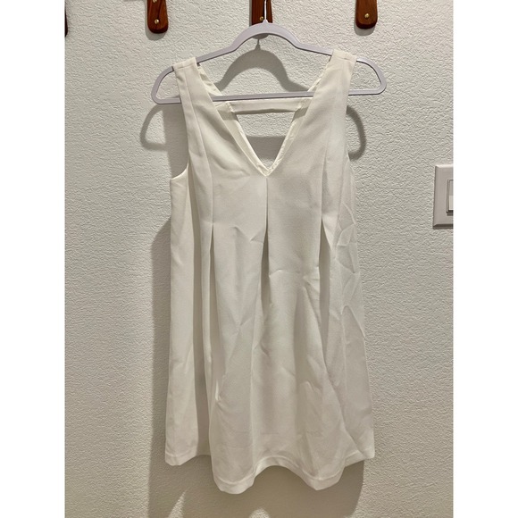 BCBGeneration Mini Shift Dress XS Deep V-Neck Pleated Flowy Minimalist White NWT - Picture 1 of 16